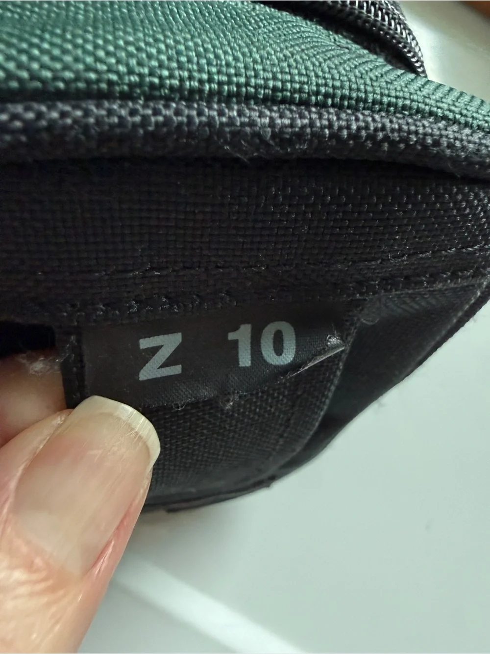 LOWEPRO Z10 Compact Camera Pouch Black and Deep Green